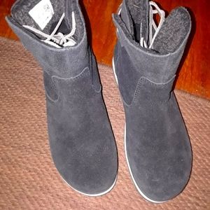 Suede Merrell ankle.boots sz.8.5